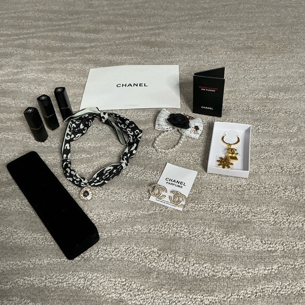 Chanel Black and White Beautiful Bundle - Picture 13 of 16